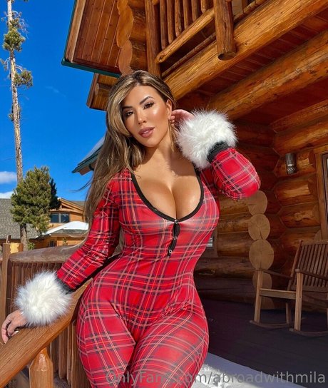 Abroadwithmila nacktheit pornographische foto