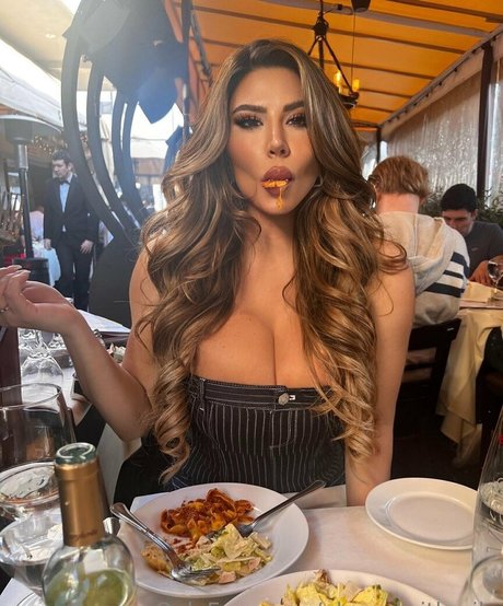 Abroadwithmila xxx sex fotos