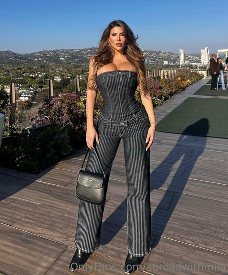 Abroadwithmila erwachsene hübsche galerie