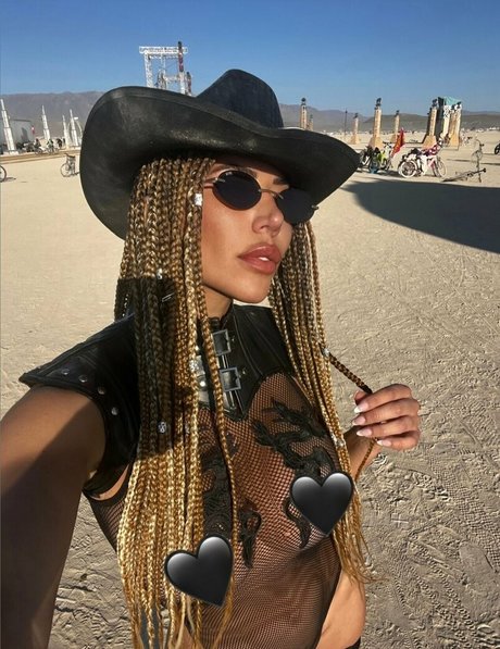 Abroadwithmila erwachsene pornographische fotos