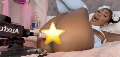 babygirlnaomii heiße sexy bild