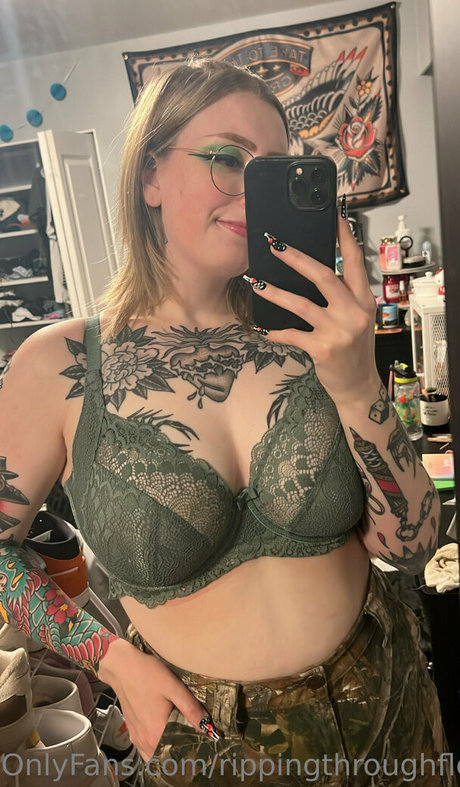 rippingthroughflesh pornostar hübsche bild