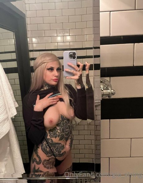 Gia String erwachsene heiße foto