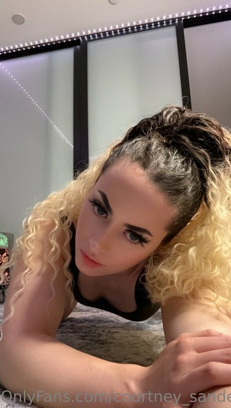 Courtney Sanderson heiße sex fotos