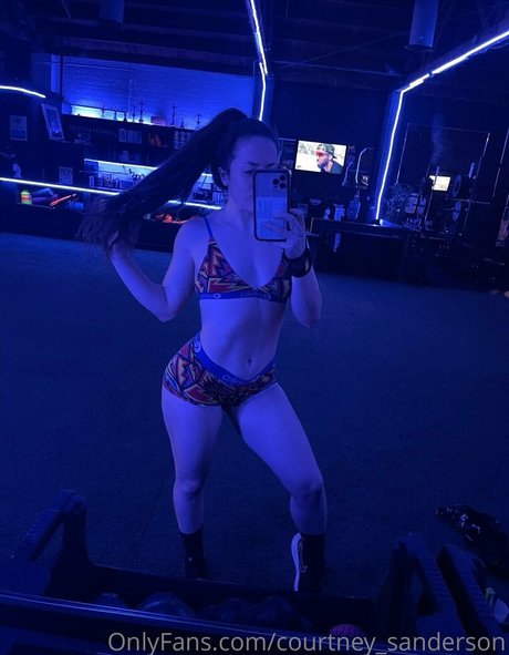 Courtney Sanderson model schöne foto