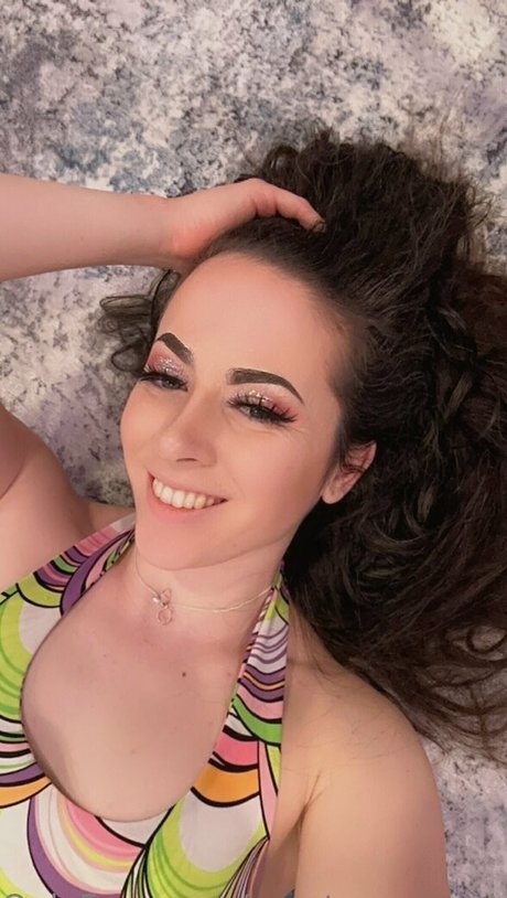 Courtney Sanderson erwachsene nette archiv