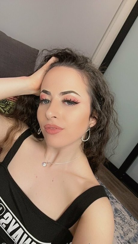 Courtney Sanderson hd perfekte bilder