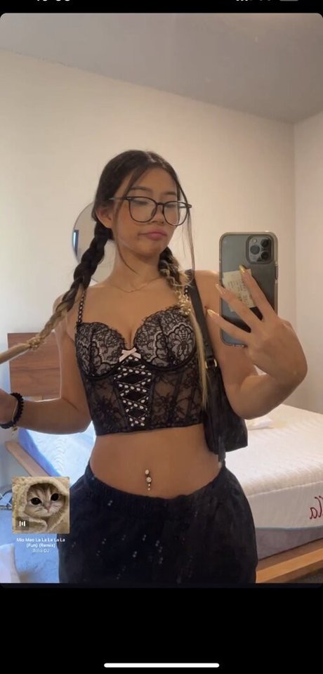 Ivy Erino model hd bilder