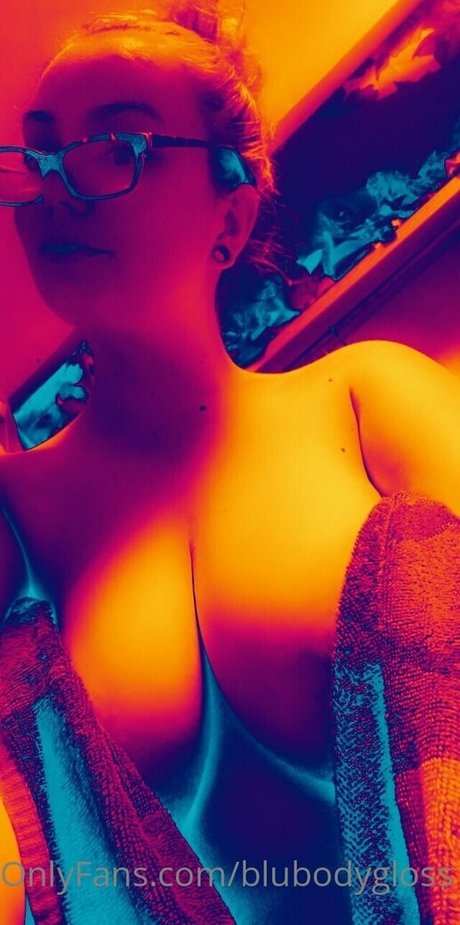 blubodygloss pornostar hübsche bild