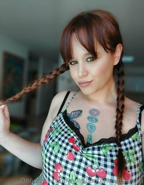 mysticpotenteydulzona model fotos