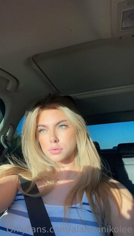 alannanikolee nackte pornostar fotos