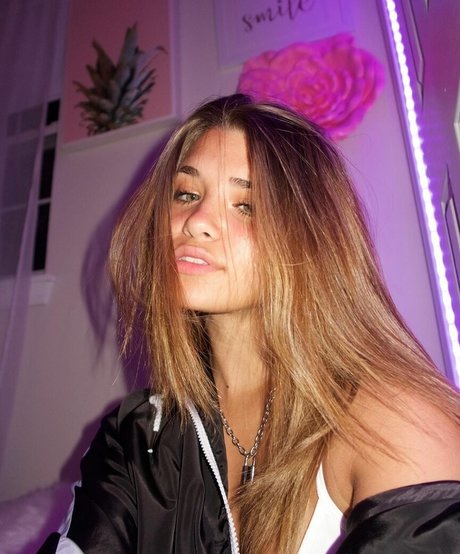 Nessa Barrett erotische xxx foto