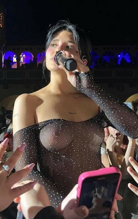 Nessa Barrett akt pornostar foto