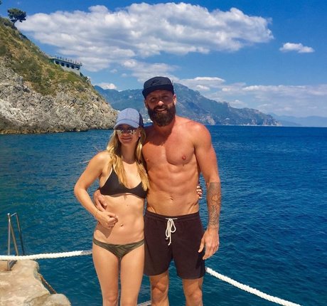 AJ Cook sexy perfekte archiv