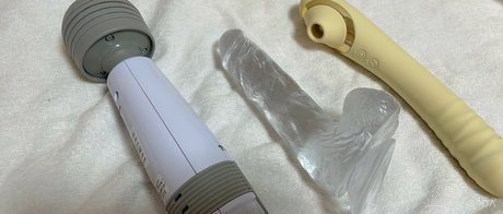 behaarte achseln onlyfans akt bild