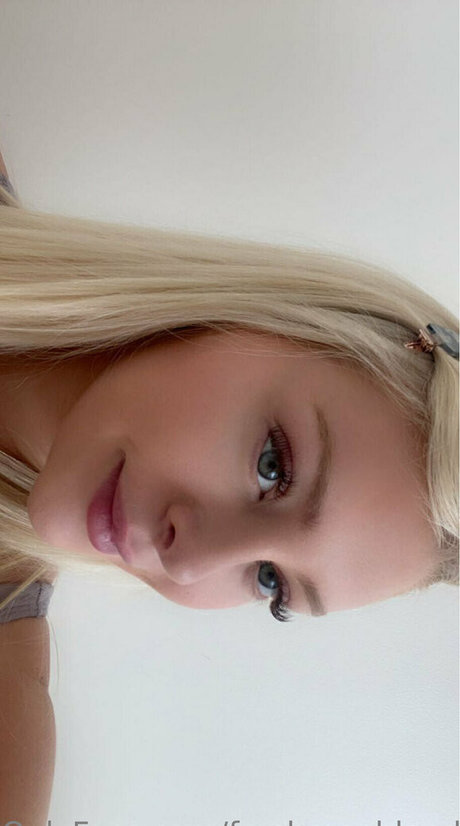 freshmanblondie18 nackt akt archiv