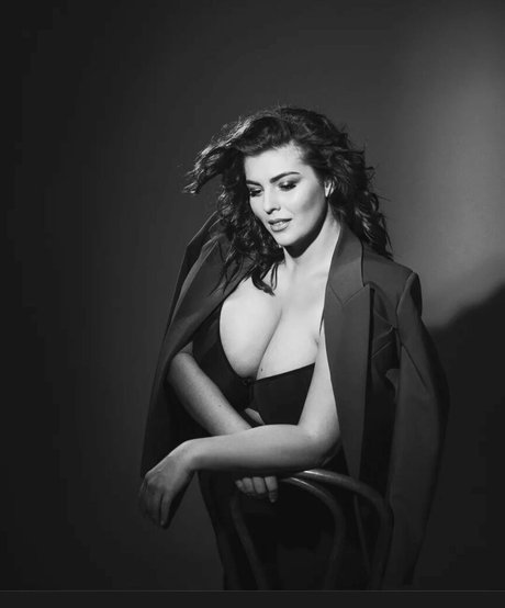 Xenia Wood model porno galerien