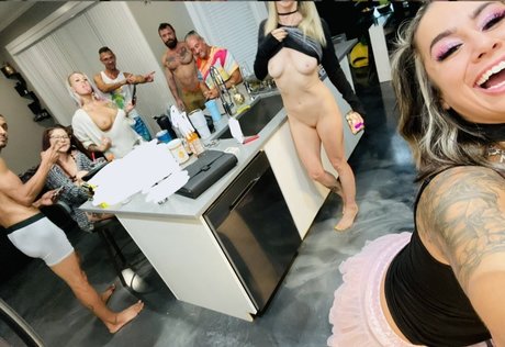 Sweetvenom1 nacktheit exklusive archiv