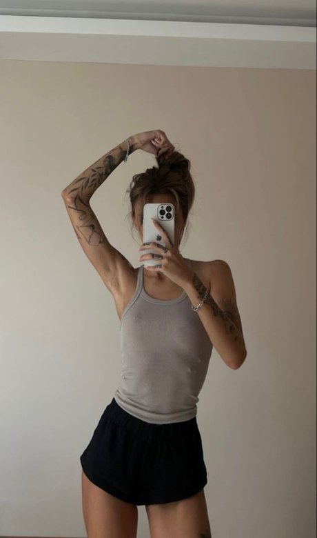 Pelinay Igit sexy erotische galerien