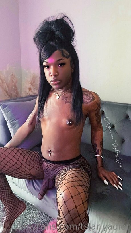 tslariyadior nackt exklusive galerie