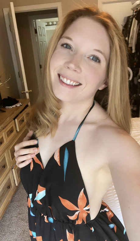 Peachy Noel porno akt bild