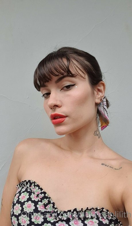 delirioenlilith model erotische foto