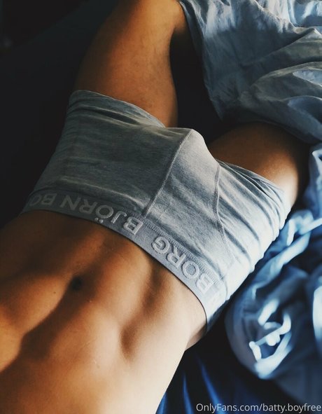 battyboyfree model nackte foto