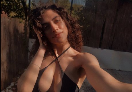 Martina Miticocchio perfekte akt bild