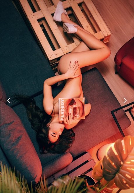 Nextsupergirl nacktheit freie fotos