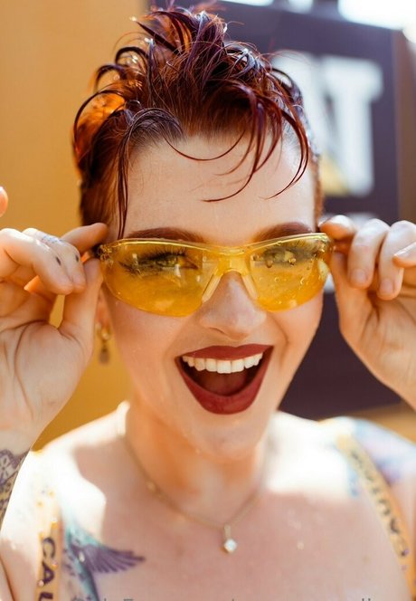 fansly onlyfans nacktheit perfekte fotos