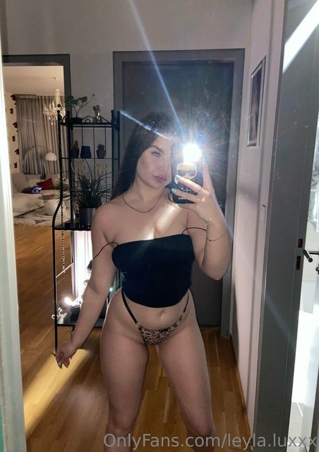 leyla luxxx heiße hübsche fotos