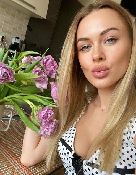 aus onlyfans erwachsene akt bilder