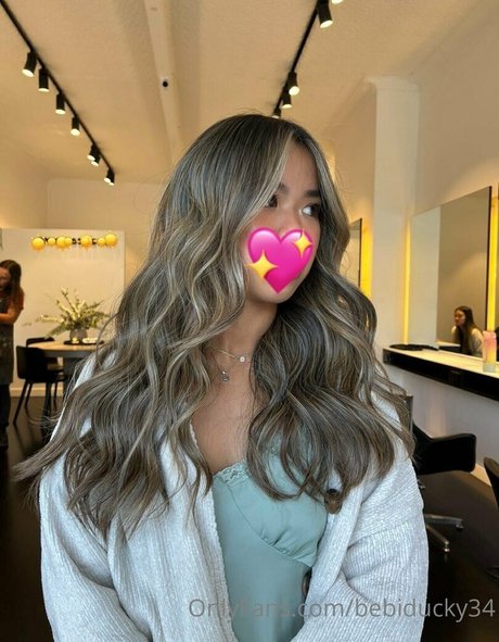 heyitsnamii model top foto