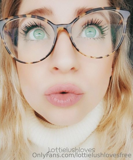 lottielushlovesfree model akt archiv