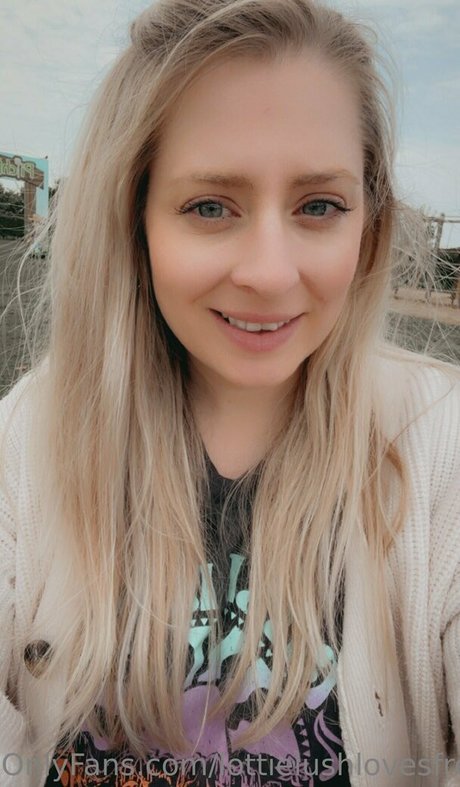 lottielushlovesfree nacktheit sexy foto