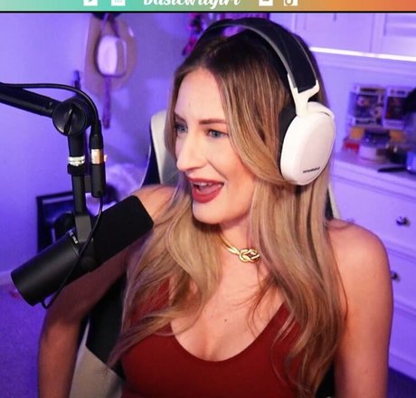 BasicWitGirl erotische schöne bilder