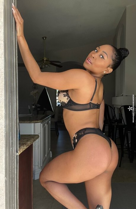 Ariane Andrew erotische kunst bilder