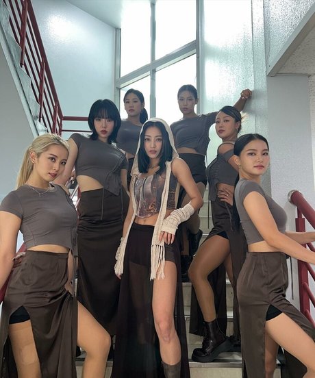 Jihyo erwachsene perfekte bild