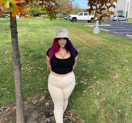 Harlee Queeni kunst exklusive foto