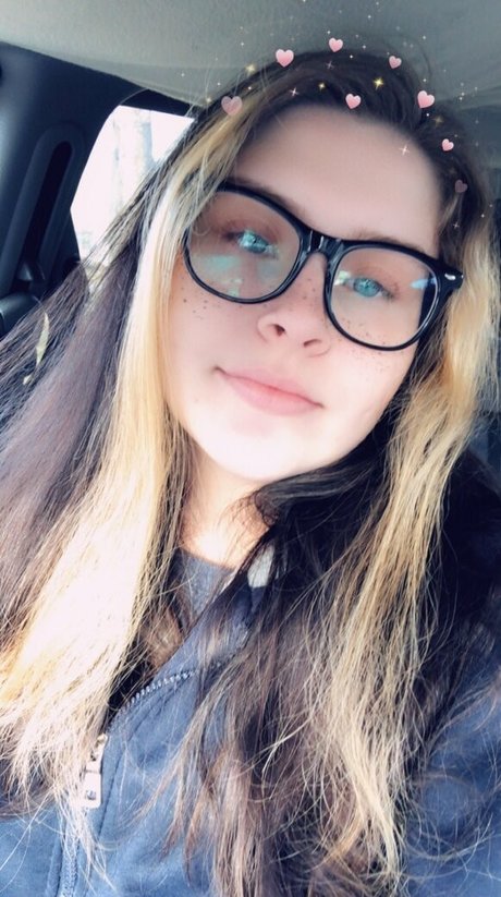 asiatisches teen solo onlyfans nette foto