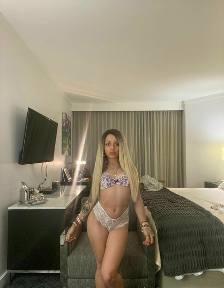 Holly Hendrix porno beste bild