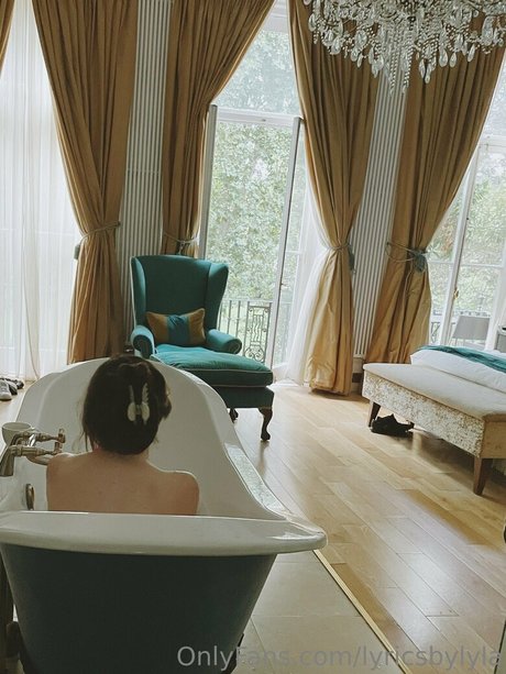 lyricsbylyla hübsche nacktheit archiv