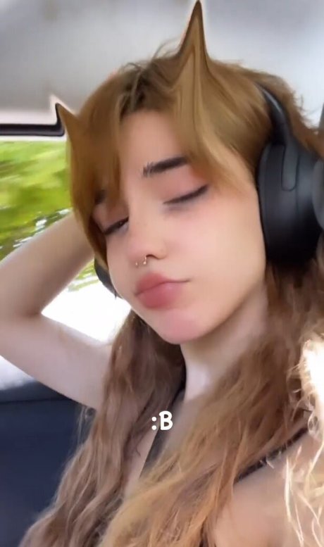 Arielle Maxine nackten fotos