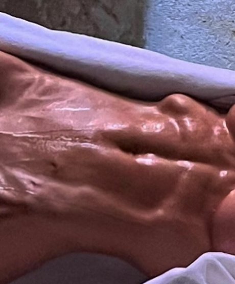 Anastasiia Mironova kunst nacktheit bild