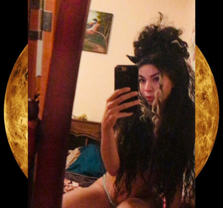 lolaqueencobra freie nackt bild