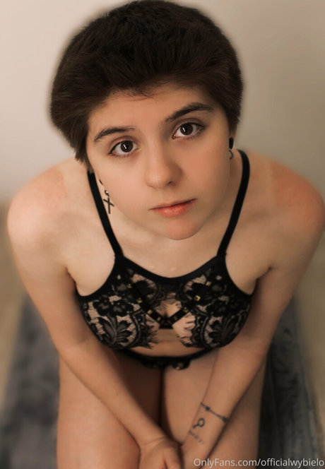 officialwybielo nackt hübsche foto