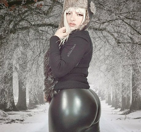 Velia Drace schöne xxx bild