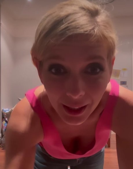 Rachel Riley schöne akt foto