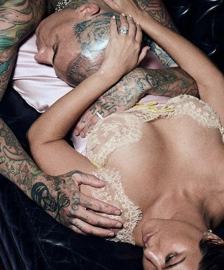 lockiges haar teen onlyfans nackte foto