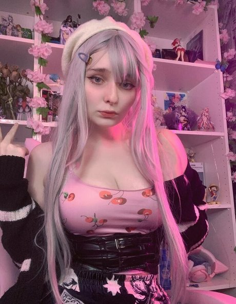 mia green tea top nackt bild